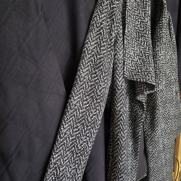 Banana Republic Black & White Open Front Tweed Coat - Picture 5 of 8